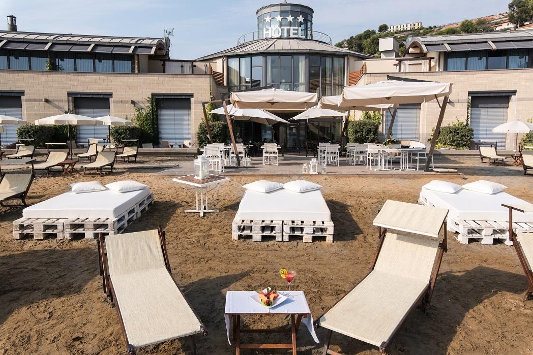 Hotel Riviera Dei Fiori San Lorenzo al Mare Kültér fotó