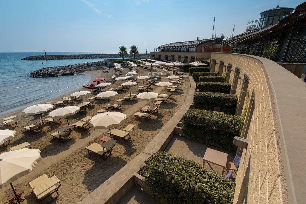 Hotel Riviera Dei Fiori San Lorenzo al Mare Kültér fotó