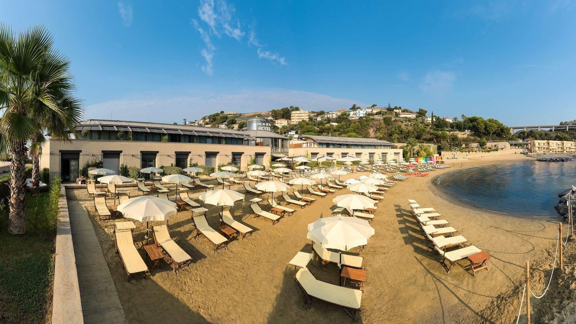 Hotel Riviera Dei Fiori San Lorenzo al Mare Kültér fotó