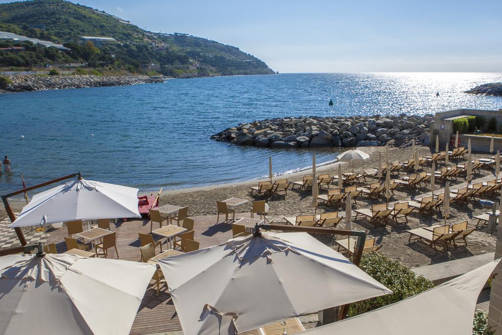 Hotel Riviera Dei Fiori San Lorenzo al Mare Kültér fotó