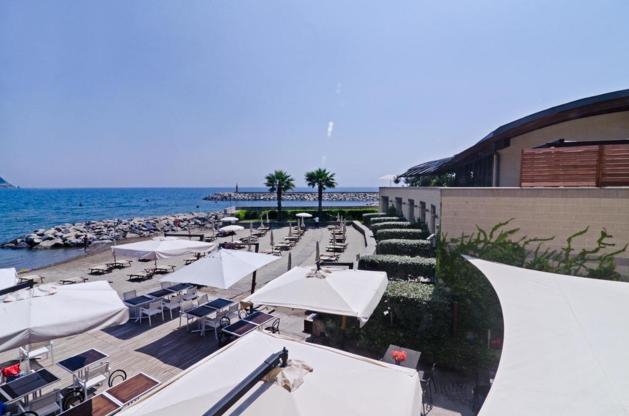 Hotel Riviera Dei Fiori San Lorenzo al Mare Kültér fotó